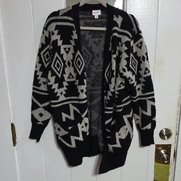 LuLaRoe Women's Cardigan Sweater Black/White Southwest Design Cozy Soft Sz M EUC - Picture 1 of 9